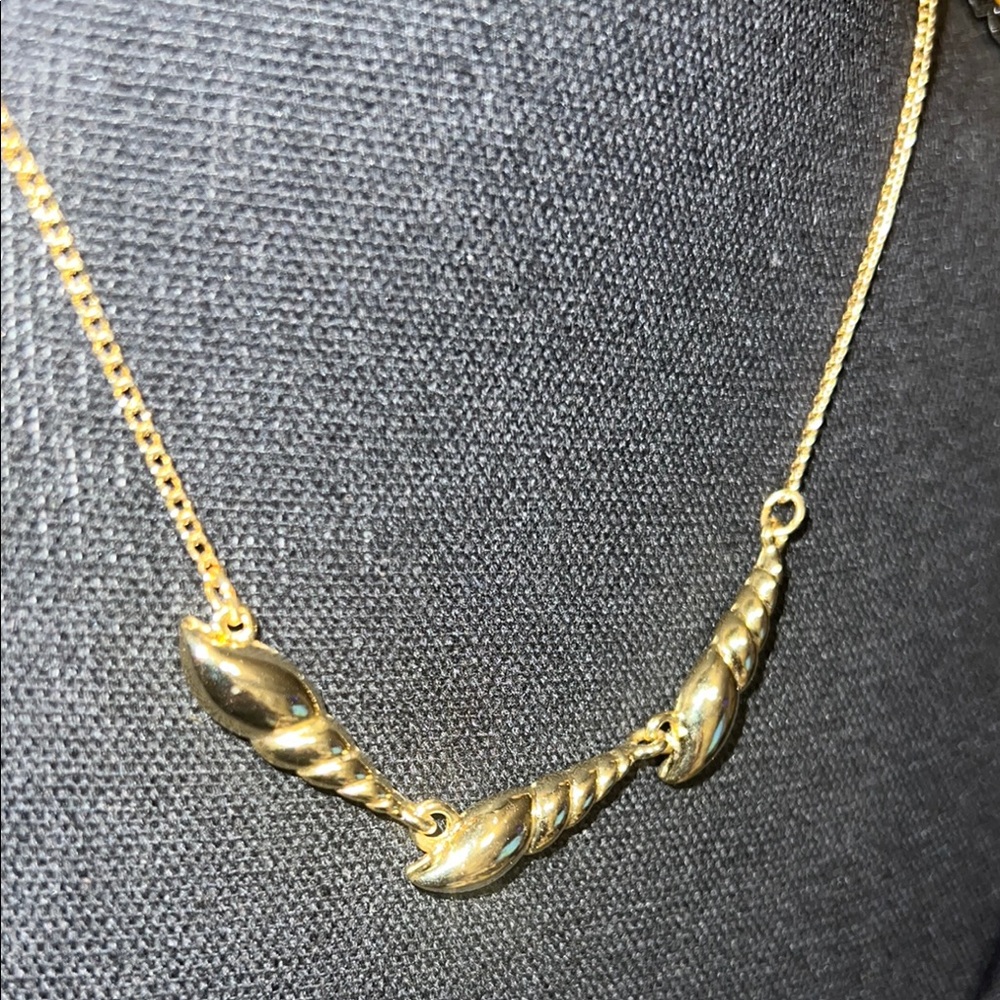 New Gold Tone Three Turret or Screw Shells Necklace with 18” Dainty Cable Chain